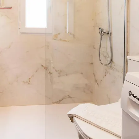 Pink Sunset Apartment *